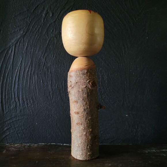 Vtg Handcrafted Japanese Kokeshi Doll Natural Wood Trunk Body Signed by Artist - Picture 5 of 9